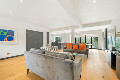 4 bedroom semi-detached house for sale, Kingswood Road Bromley BR2