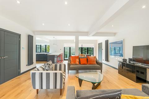 4 bedroom semi-detached house for sale, Kingswood Road Bromley BR2