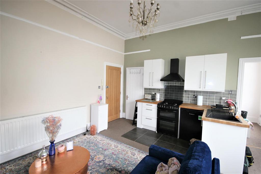 Lounge to kitchen.jpg
