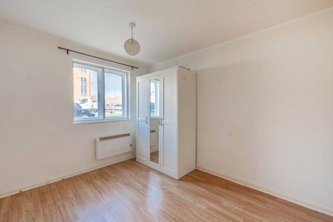 1 bedroom flat for sale, Springwood Crescent, Edgware, HA8