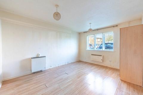 1 bedroom flat for sale, Springwood Crescent, Edgware, HA8