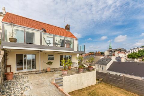 3 bedroom detached house to rent, Valnord Road, St. Peter Port, Guernsey