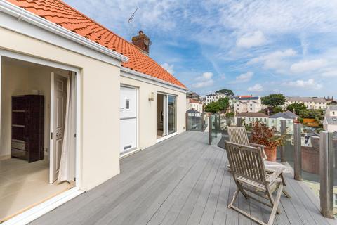 3 bedroom detached house to rent, Valnord Road, St. Peter Port, Guernsey
