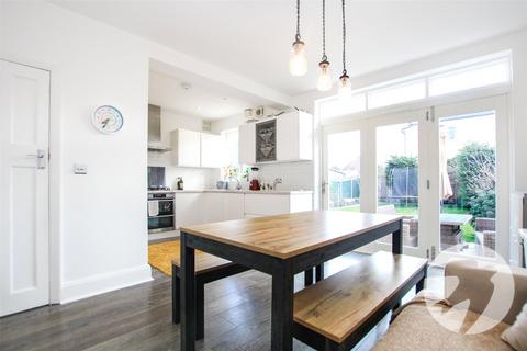 196 Avery Hill Road, London, SE9 2EX