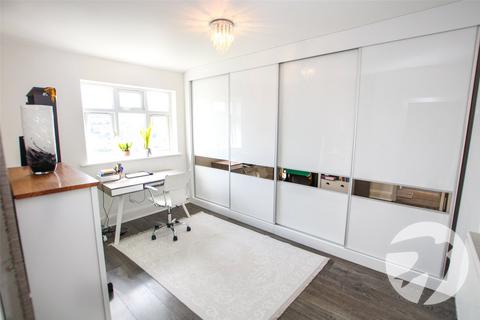 196 Avery Hill Road, London, SE9 2EX