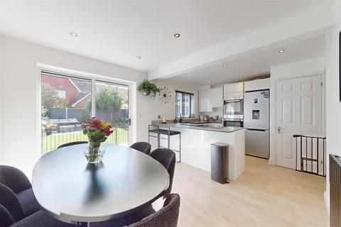 9 Baird Close, Yaxley, Peterborough, PE7 3GB