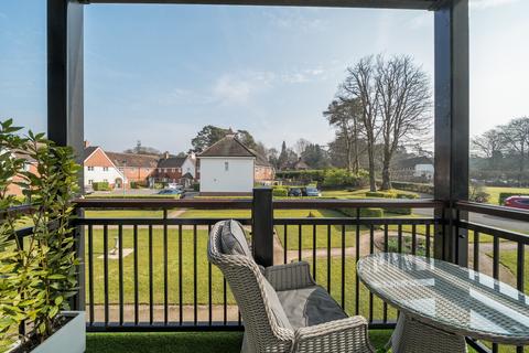 2 bedroom flat for sale, Beacon Crescent, Surrey GU26