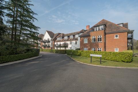 2 bedroom flat for sale, Beacon Crescent, Surrey GU26