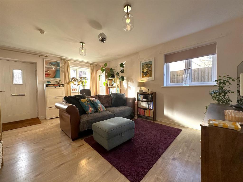Dual-Aspect Living Room 595