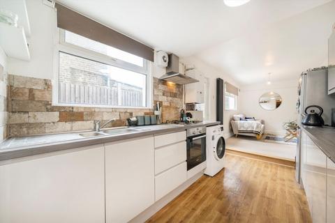 2 bedroom flat for sale, Beadnell Road, London SE23