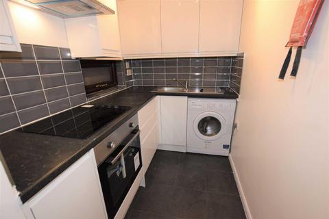 Studio to rent, Alexander Close, East Barnet