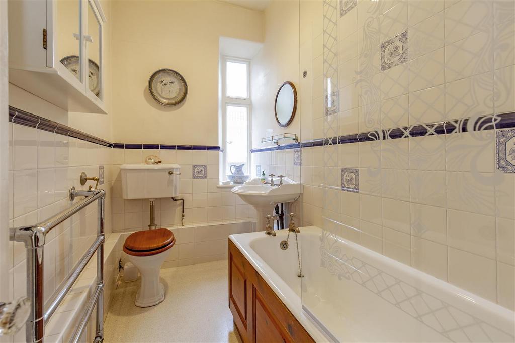 Bathroom 2-1.jpg