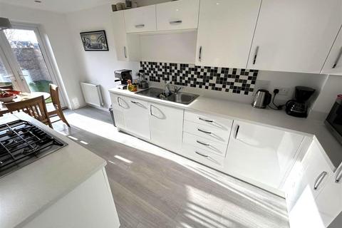 4 bedroom detached house to rent, Morley Carr Drive, Yarm TS15 9FE
