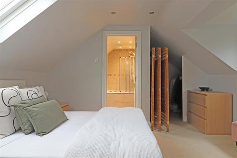 144e Brambletye Park Road, Redhill, RH1 6ED