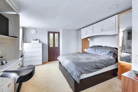 57 Corben Gardens, Bulwell, Nottingham, NG6 7FE