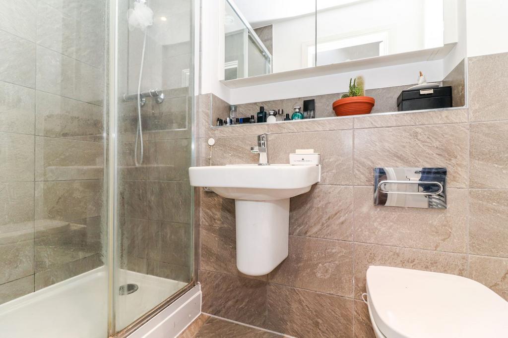Ensuite to bedroom 1