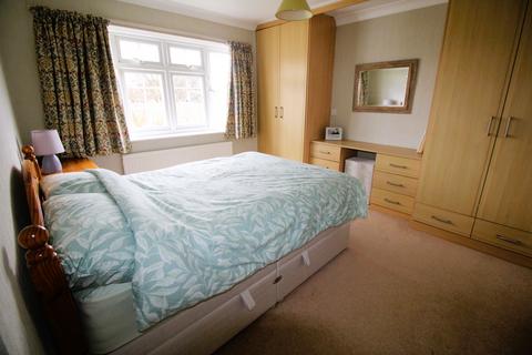 8 Tadlows Close, Upminster, RM14 2BD