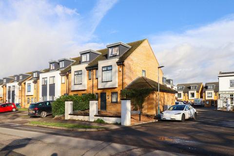 4 bedroom house to rent, Off Village Road GL51 OFR