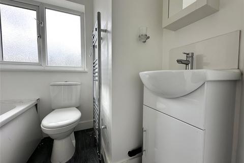 3 bedroom semi-detached house to rent, Moorland Road, Pudsey, West Yorkshire