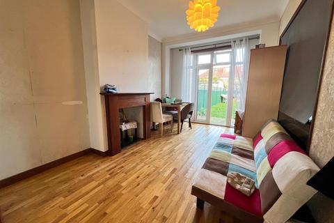 3 bedroom end of terrace house for sale, Wards Road, Newbury Park
