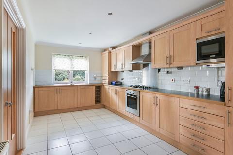 2 bedroom ground floor flat for sale, Windermere Way, Reigate RH2