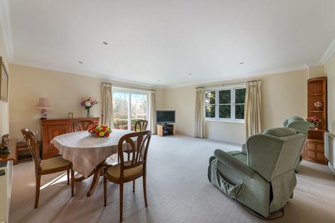 2 bedroom ground floor flat for sale, Windermere Way, Reigate RH2