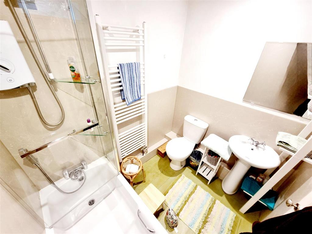 Bathroom 1.jpg