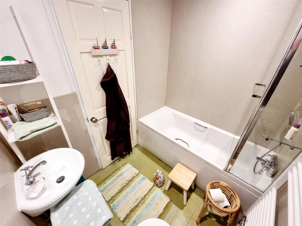 Bathroom.jpg