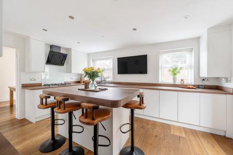 5 Crisp Gardens, Binfield, Bracknell, RG42 4PQ