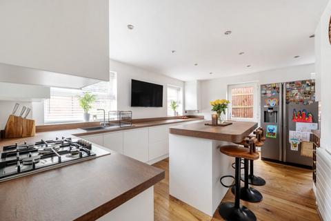 5 Crisp Gardens, Binfield, Bracknell, RG42 4PQ