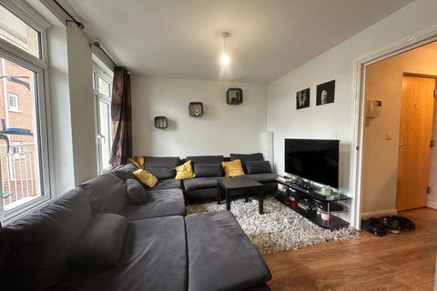 2 bedroom flat to rent, Fitzwilliam Close, Barnet N20