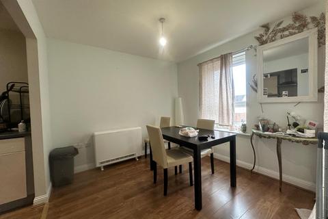 2 bedroom flat to rent, Fitzwilliam Close, Barnet N20