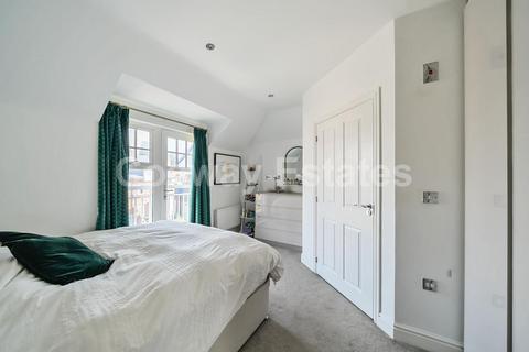 2 bedroom flat for sale, Palmerstone Court, Roseberry Place, NW7