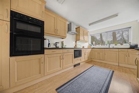 5 bedroom detached house for sale, The Gallops, Vigo, Gravesend