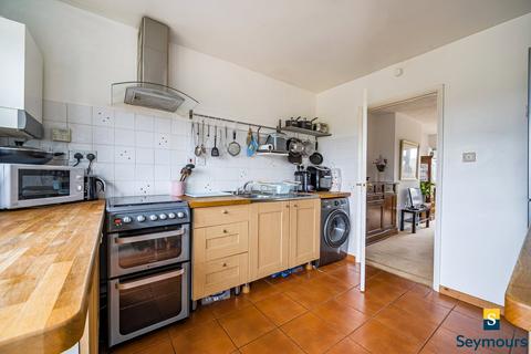 26 Gumbrells Close, Fairlands, Guildford, GU3 3NG