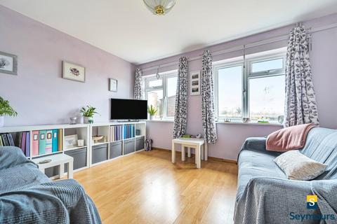 26 Gumbrells Close, Fairlands, Guildford, GU3 3NG