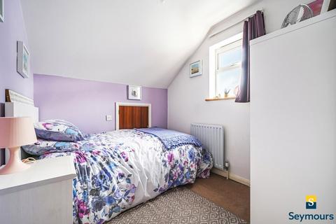 26 Gumbrells Close, Fairlands, Guildford, GU3 3NG