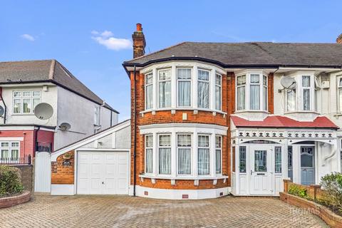 3 bedroom end of terrace house for sale, Berkshire Gardens, Palmers Green, N13