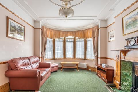 3 bedroom end of terrace house for sale, Berkshire Gardens, Palmers Green, N13