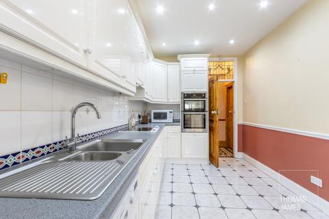 3 bedroom end of terrace house for sale, Berkshire Gardens, Palmers Green, N13