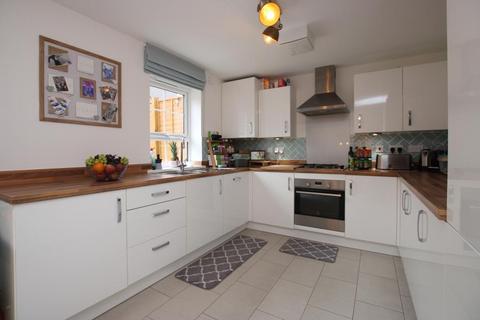 4 bedroom terraced house to rent, Square Leaze, Bristol BS34