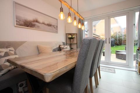 4 bedroom terraced house to rent, Square Leaze, Bristol BS34
