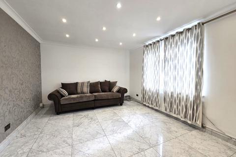 3 bedroom terraced house to rent, Pragel Street, London E13