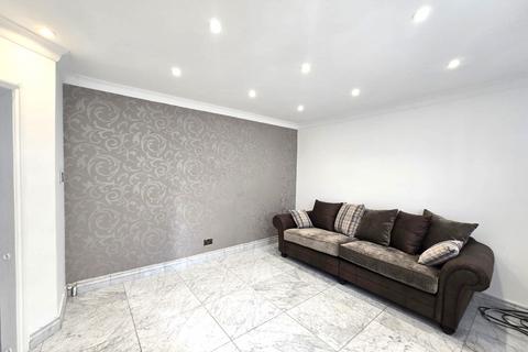 3 bedroom terraced house to rent, Pragel Street, London E13