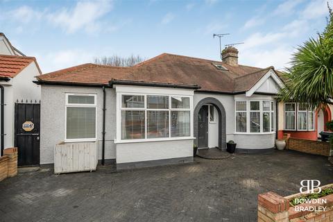 3 bedroom semi-detached bungalow for sale, Heybridge Drive, Barkingside