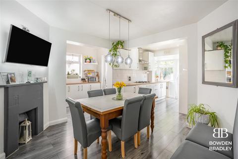 3 bedroom semi-detached bungalow for sale, Heybridge Drive, Barkingside