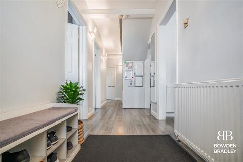 3 bedroom semi-detached bungalow for sale, Heybridge Drive, Barkingside