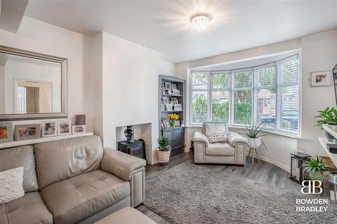 3 bedroom semi-detached bungalow for sale, Heybridge Drive, Barkingside