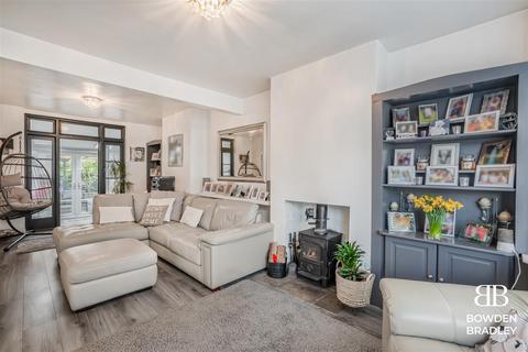 3 bedroom semi-detached bungalow for sale, Heybridge Drive, Barkingside