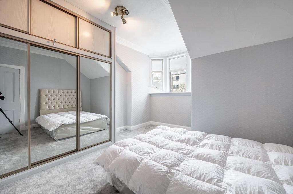 Bed2 (2).jpg